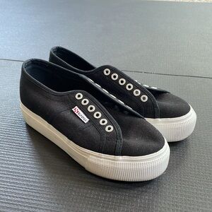 Platform tennis shoes